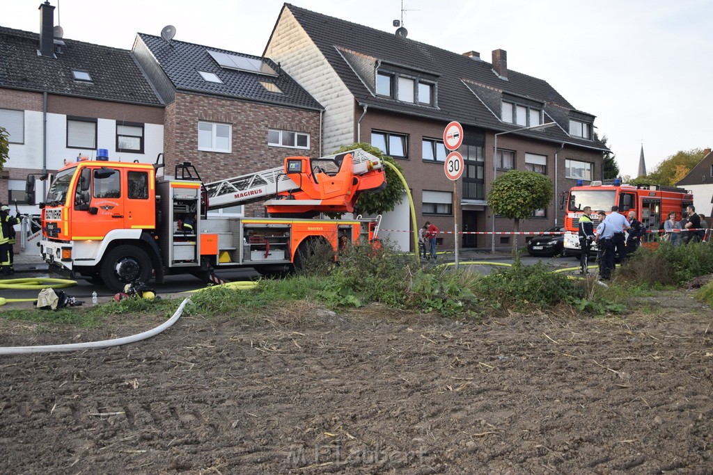 Feuer 2 Vollbrand Reihenhaus Roggendorf Berrischstr P122.JPG - Miklos Laubert